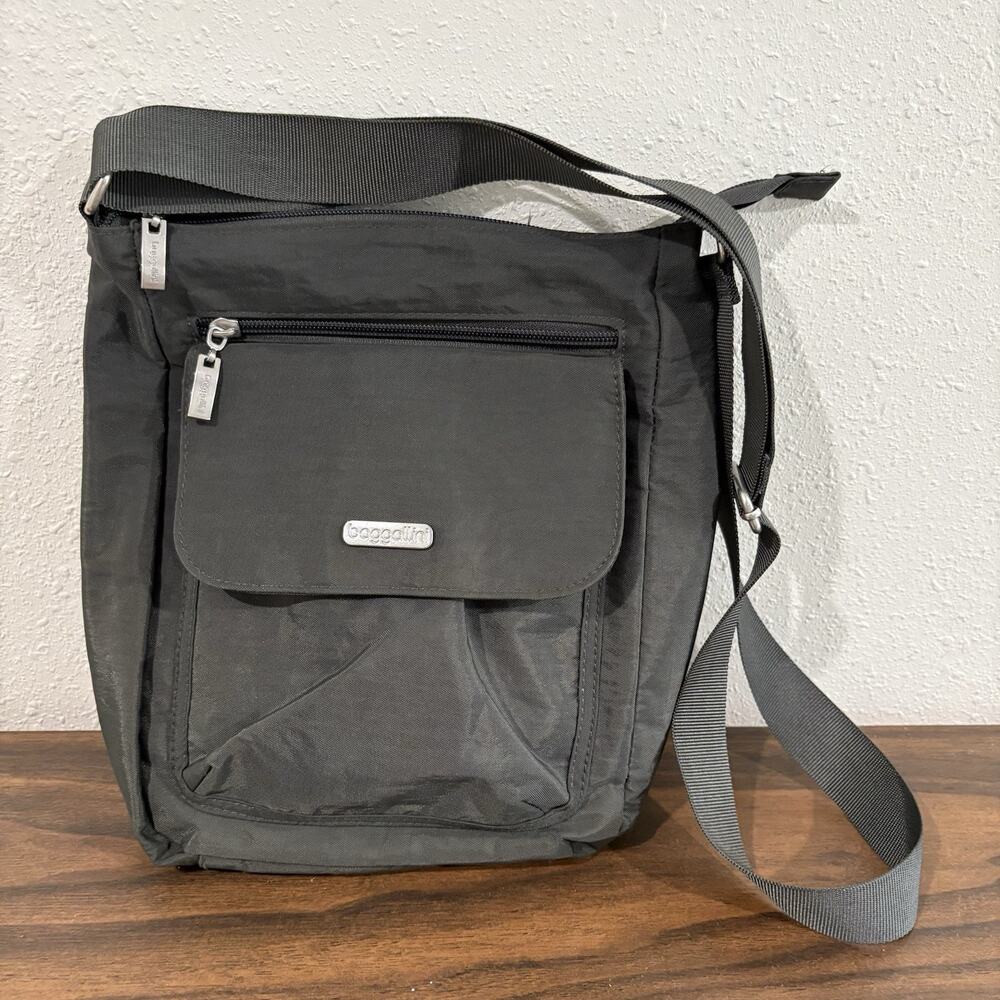 Baggallini Pocket Town Purse Nylon Crossbody Bag‎ Grey Adjustable Strap Travel